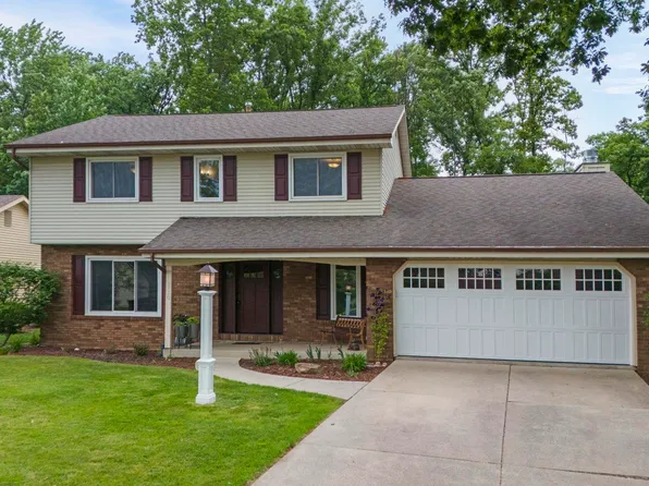 8730 Beacon Woods Pl, Fort Wayne, IN 46804
