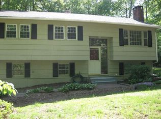 16 Blue Spruce Dr, Newtown, CT 06470