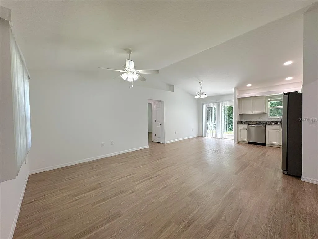 3 bed, 2.0 bath, 1140 sqft, $1,600 — Photo 4