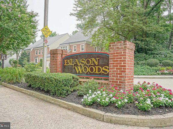 3rd image of 64 Foxwood Dr
