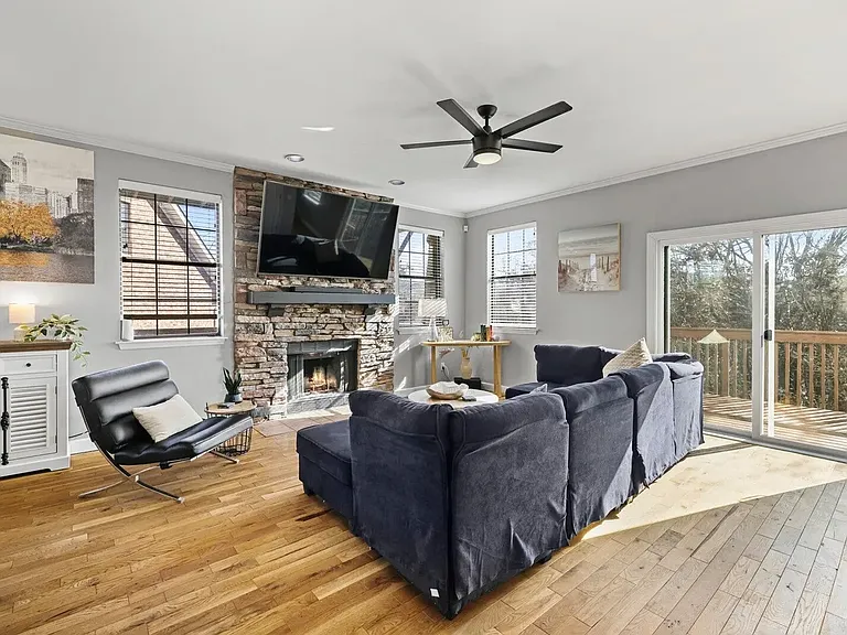 212 Deer Point — Photo 11