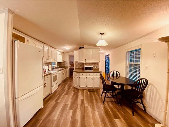 4th image of 217 Placid Park