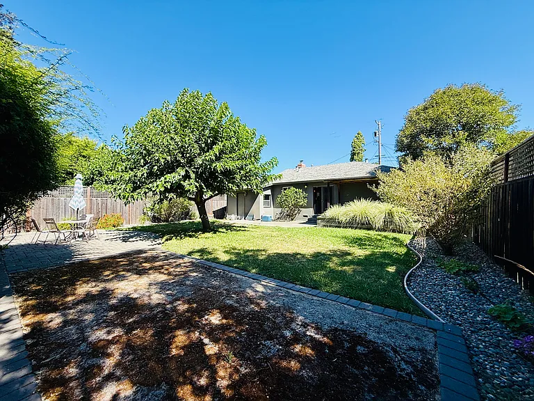 2849 Cypress St — Photo 16