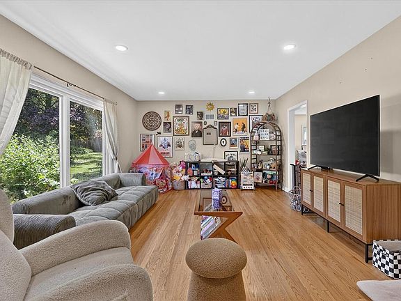 5th image of 7820 W Bradley ROAD