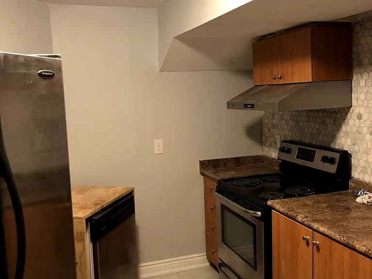 6 Eastway St #BASEMENT — Photo 9