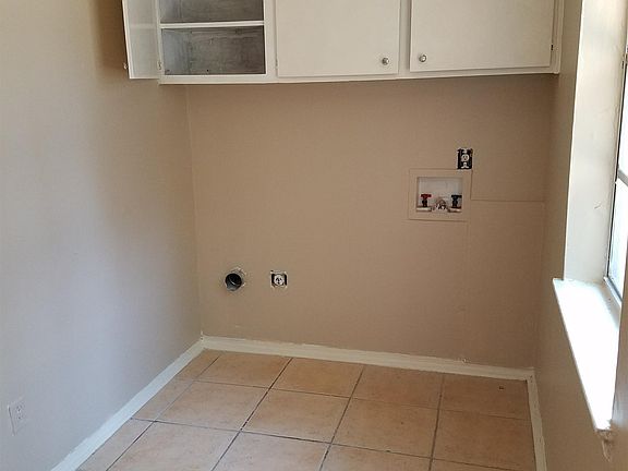 5th image of 3242 Forest Glen St