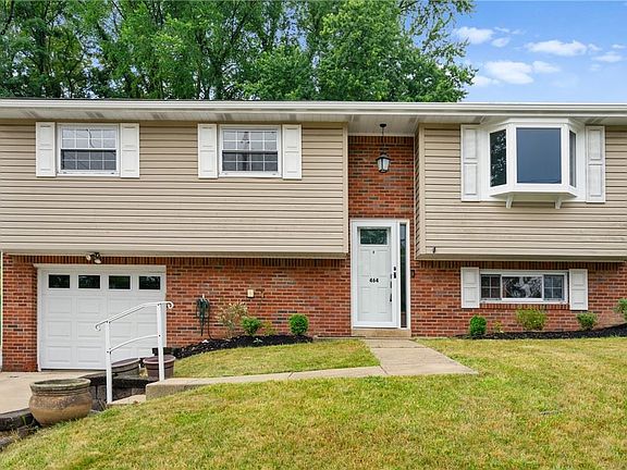 2nd image of 464 Crestview Dr