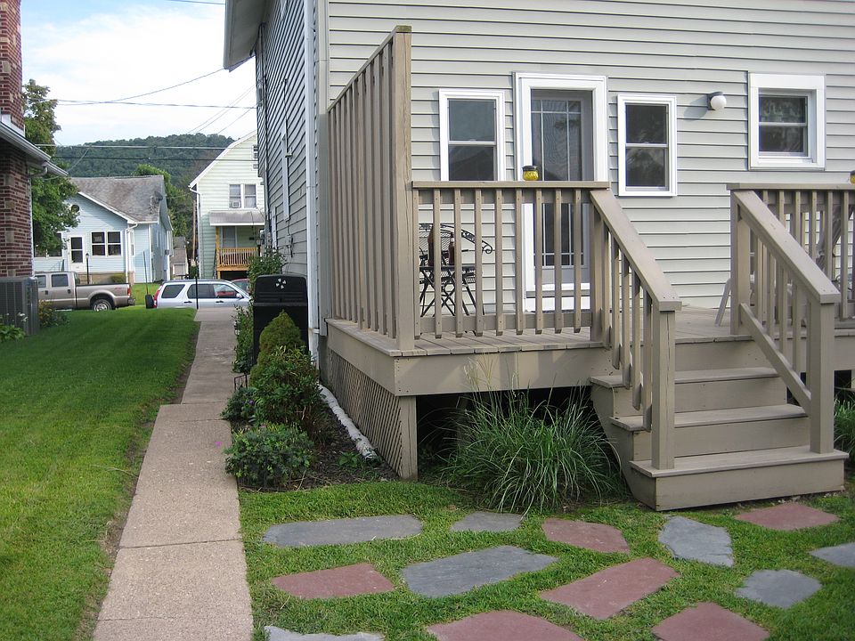 2nd image of 185 E 11th St
