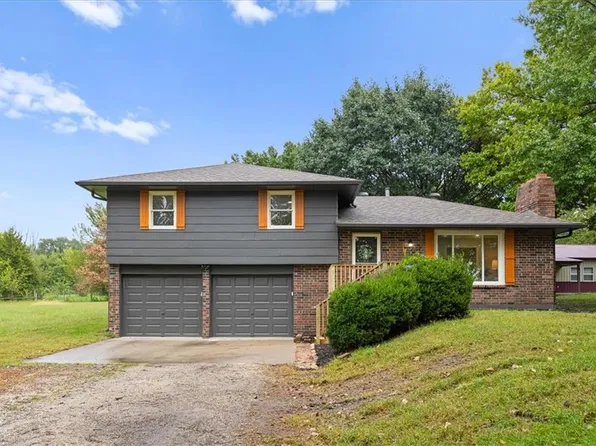 22990 155th St, Leavenworth, KS 66048