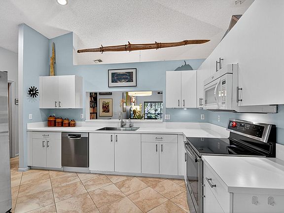 3rd image of 9633 Sills Drive #201