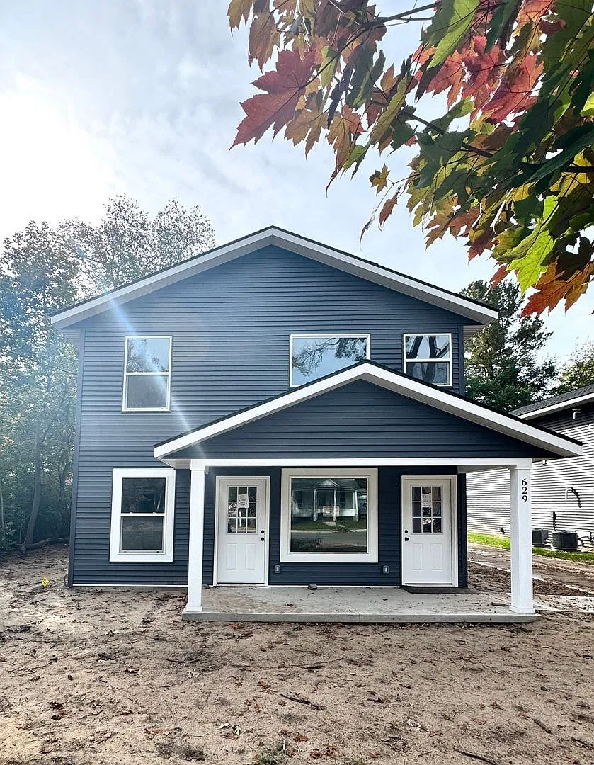 3 bed, 3.0 bath, $1,395 — Photo 1