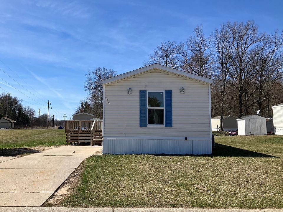 2nd image of 986 Elmwood St #131