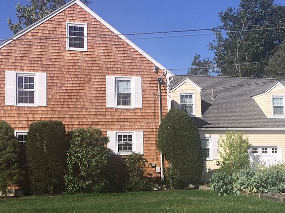 3rd image of 721 Namquid Dr