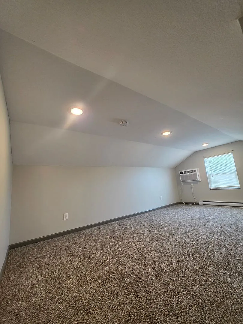 610 NY Ave — Photo 3