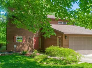 290 Hickory Ln, Senecaville, OH 43780