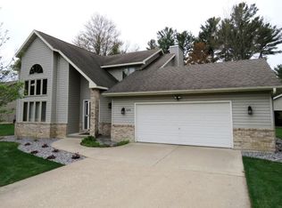 2250 W Breezewood Ct, Plover, WI 54467