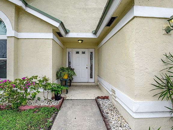 3rd image of 634 Lindell Boulevard