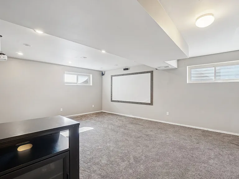240 W 220th St S — Photo 26