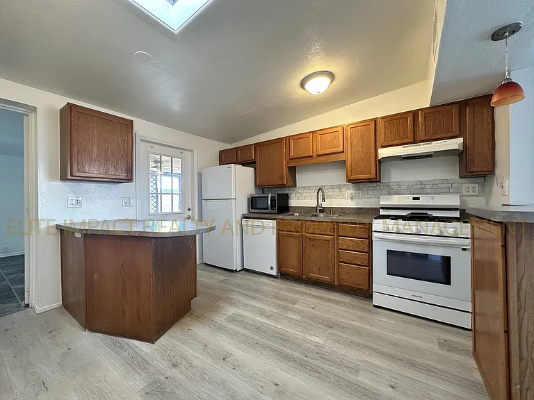 4049 N Ray Pl — Photo 5