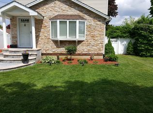 70 Burns Ave, Hicksville, NY 11801