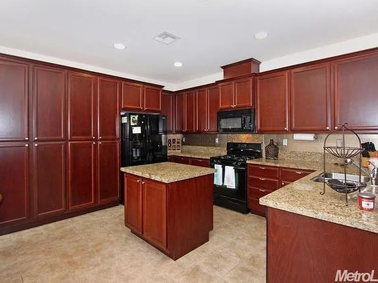 2264 Ellesmere Loop — Photo 14