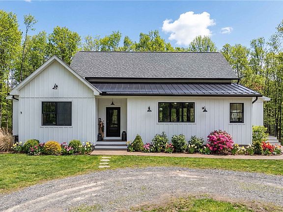 4th image of 103 Silver Oak Ln