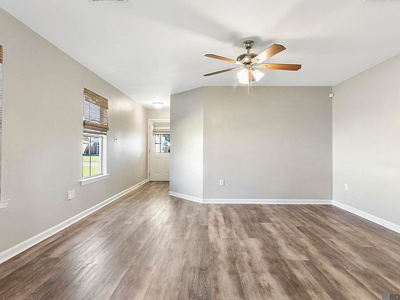 5th image of 23547 Country Manor Ave