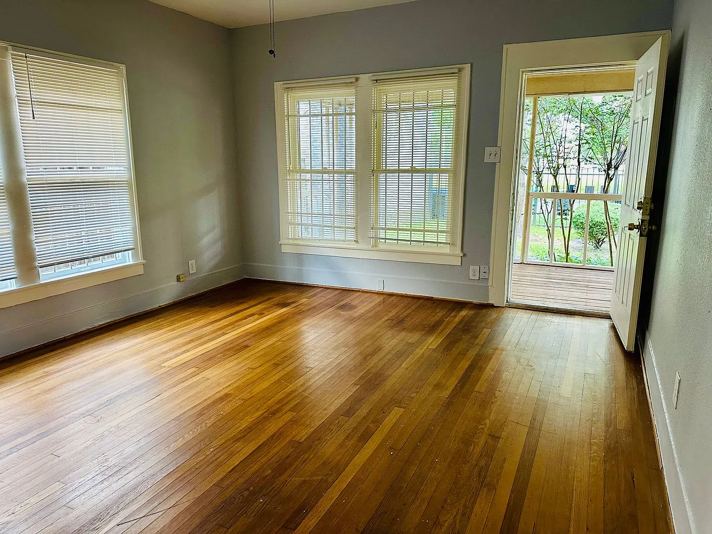 4823 Jackson — Photo 3