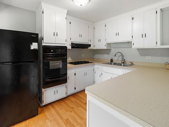 5th image of 417 S Plum Grove Rd