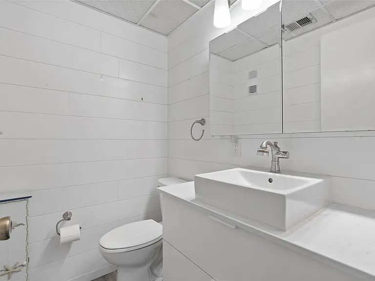 209 NE Lincoln Cir N #109 — Photo 11