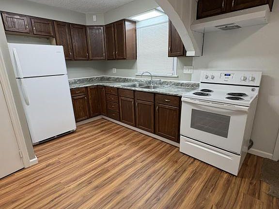 5th image of 728 West St #738