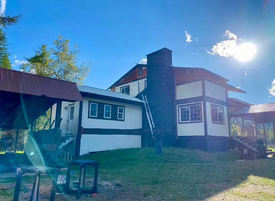3 bed, 2.0 bath, 3209 sqft, $2,000 — Photo 1