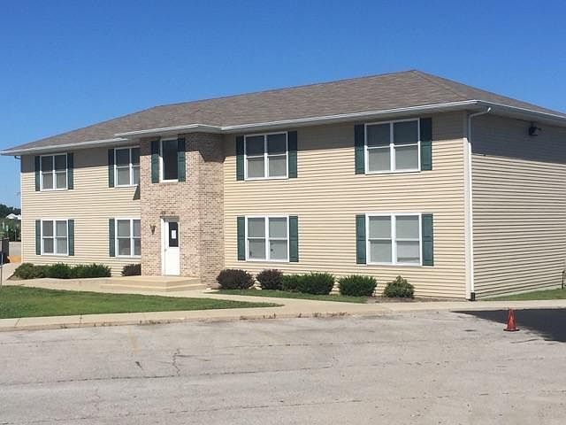 1st image of 610 Circle Dr APT D