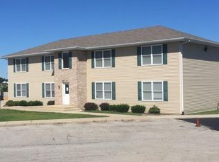 610 Circle Dr APT D, Coal City, IL 60416