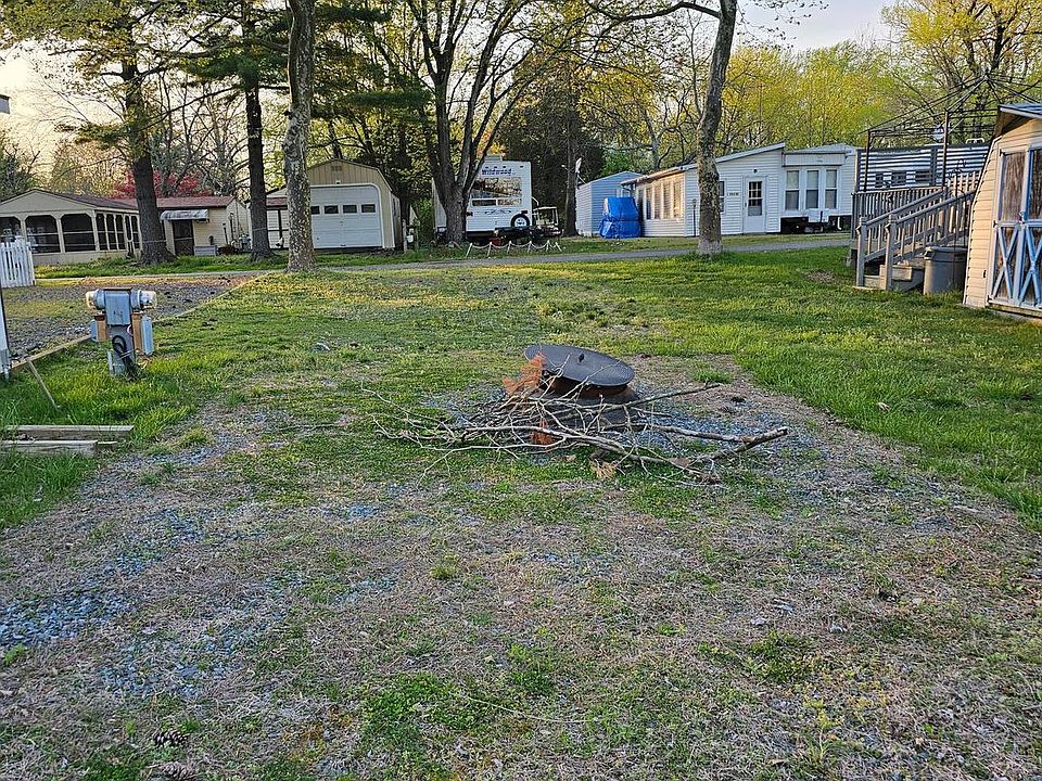 2nd image of 20 Commanche Dr #1