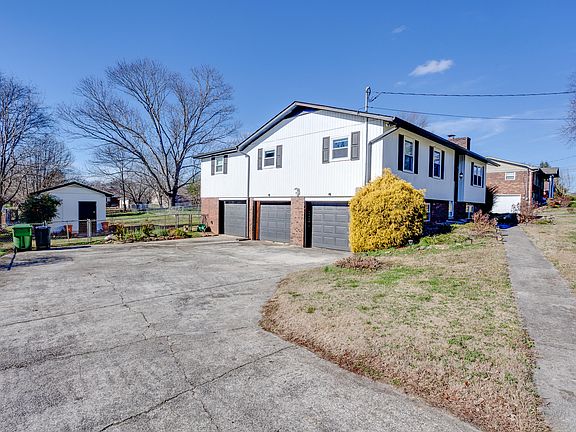 3rd image of 215 Leniz Dr
