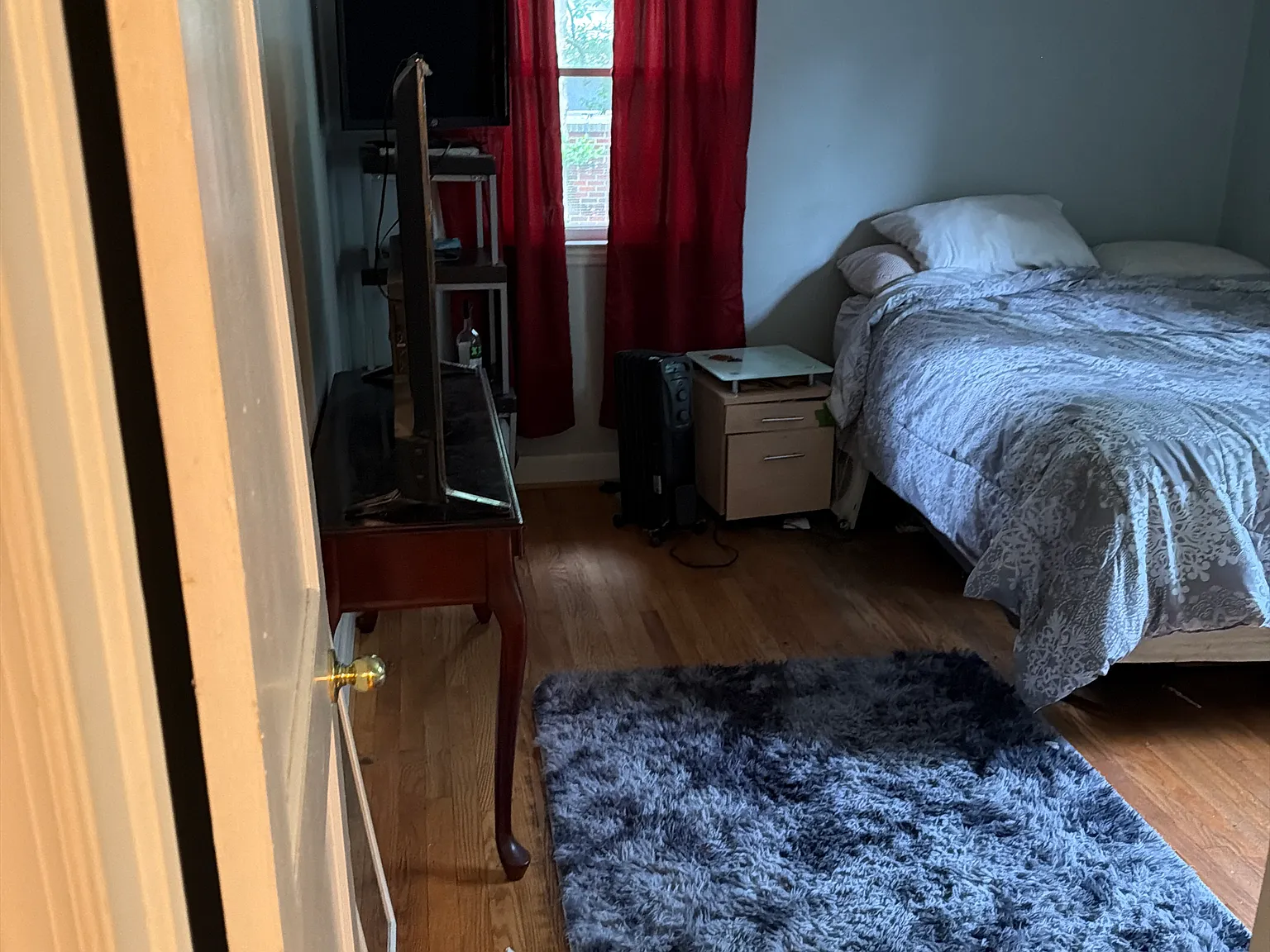 6 bed, 3700 sqft, $800 — Photo 2