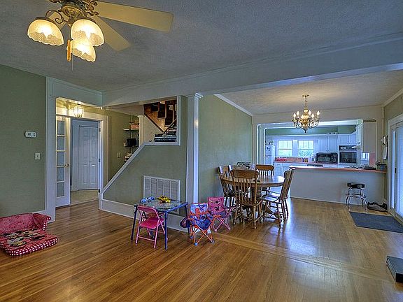 5th image of 557 E 2nd St