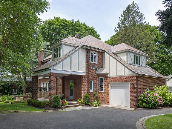 3rd image of 30 Pryer Ln