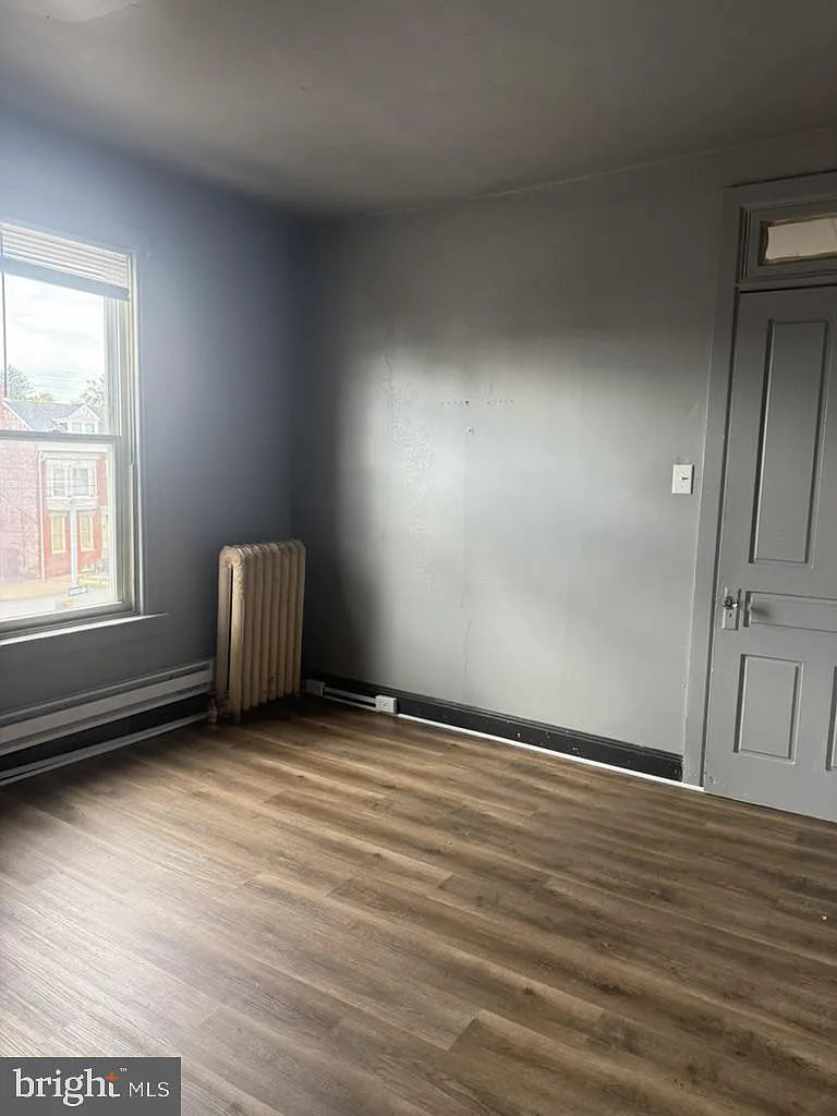 2 bed, 1.0 bath, 900 sqft, $1,000 — Photo 4