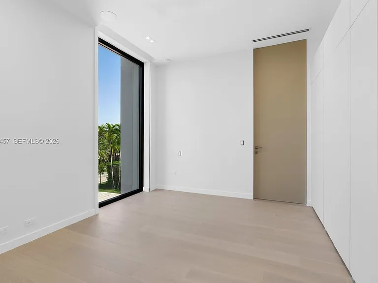 493 Holiday Dr — Photo 43