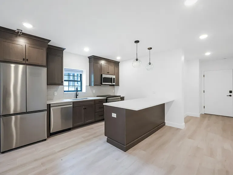 126 Adelaide Ave #103 — Photo 2
