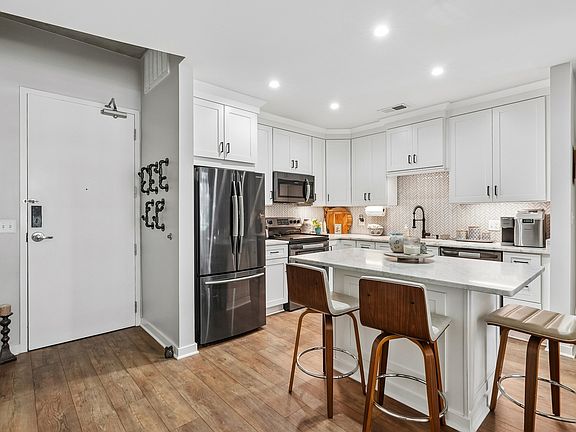2nd image of 600 12th Ave S APT 513