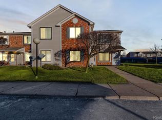 30621 Hidden Pines Ln, Roseville, MI 48066