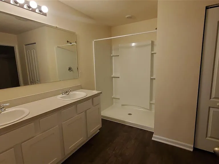 44 Barrington Dr — Photo 13