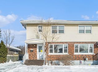 905 Smyth Rd #B, Ottawa, ON K1G 1P5