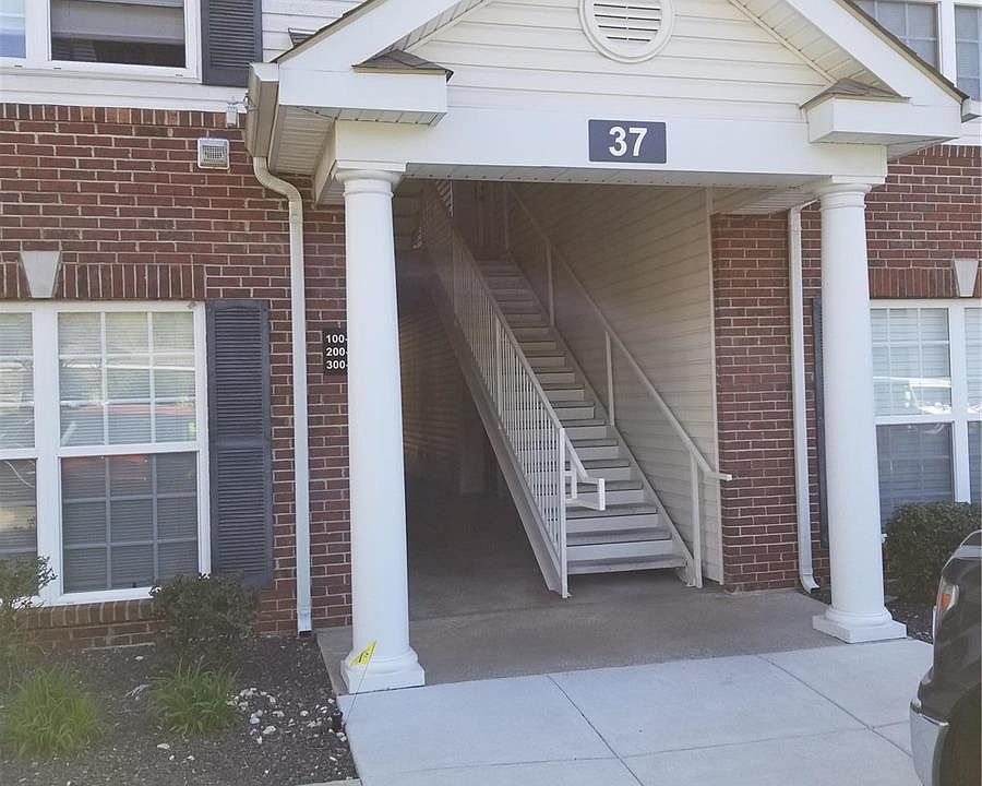 1st image of 37 Kassebaum Ln APT 101