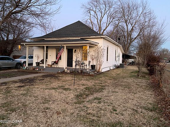 3rd image of 2109 S Tyler Ave