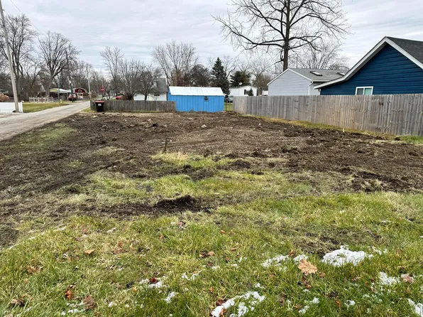64 2nd St, Buckeye Lake, OH 43008