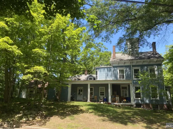 142 Island Rd, Mahwah, NJ 07430